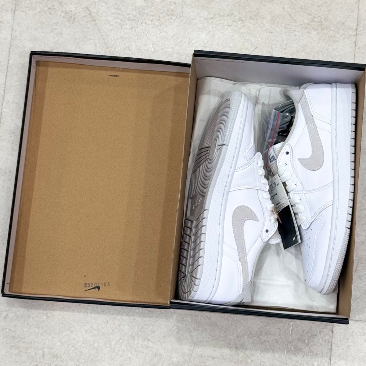 CZ0775-100 Nike Wmns Air Jordan 1 Neutral Grey