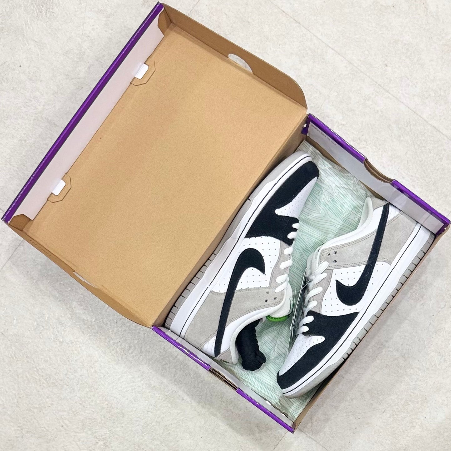 BQ6817-011 Nike SB Dunk Chlorophyll