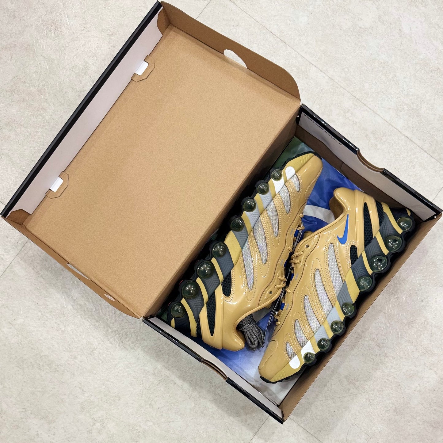 IB4029-700 Nike Air Max DN8 Patta Club Gold