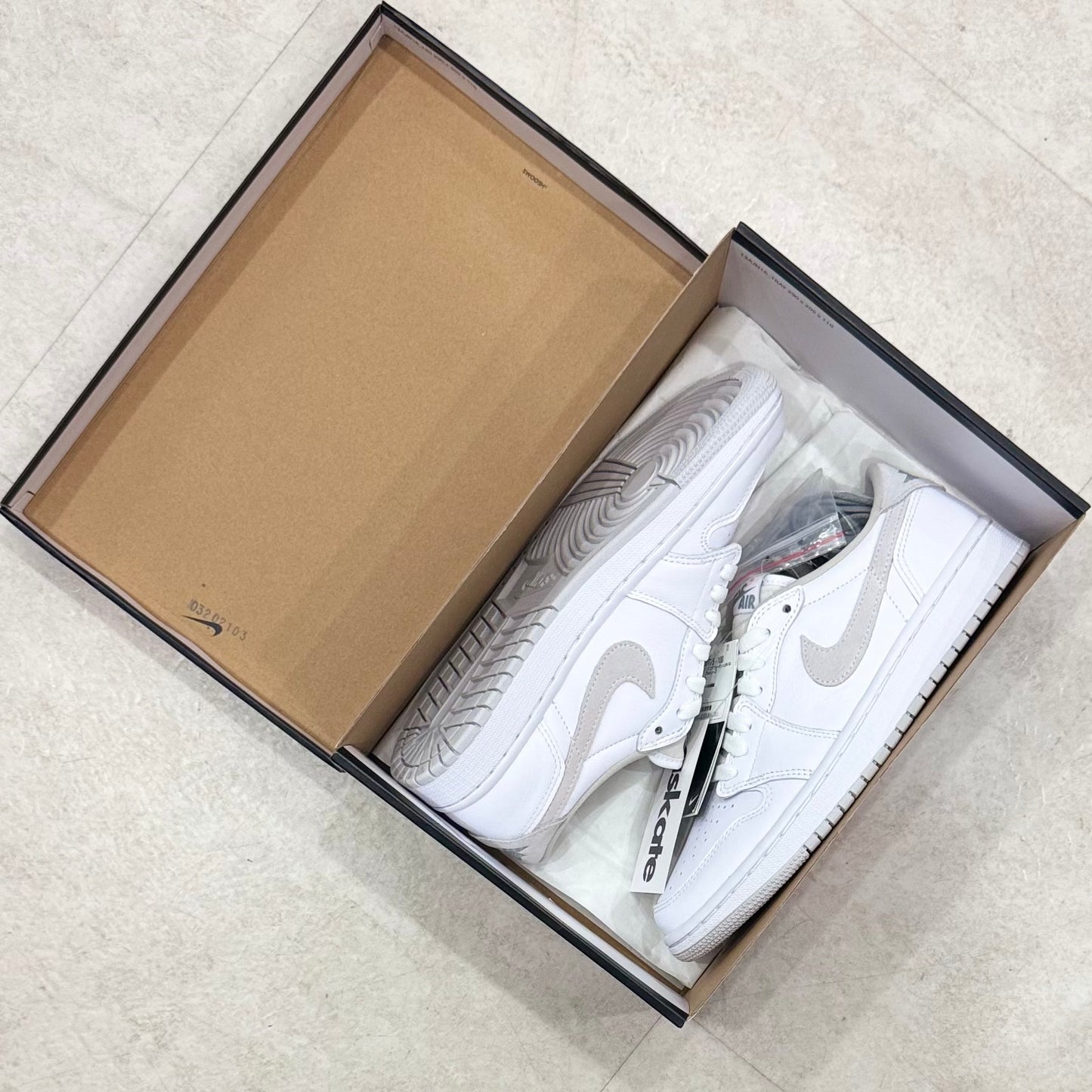 CZ0775-100 Nike Wmns Air Jordan 1 Neutral Grey 2021
