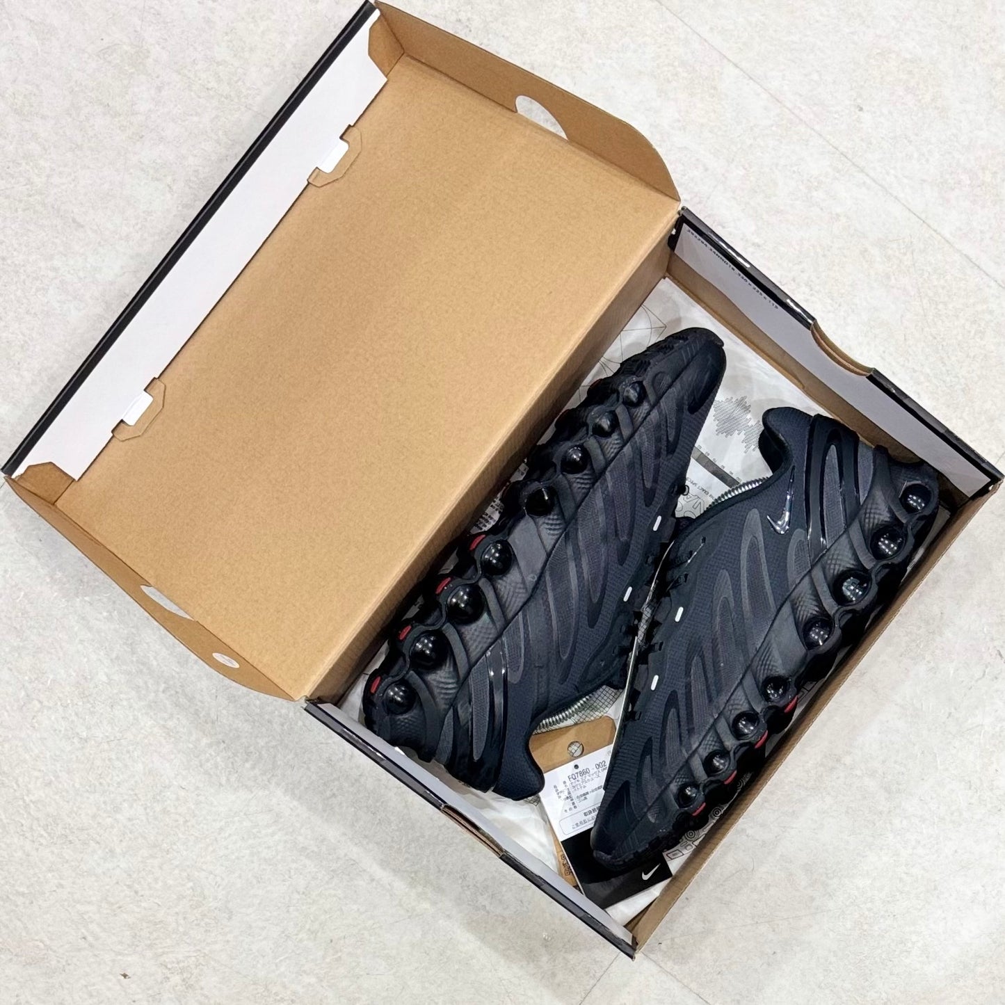 FQ7860-002 Nike Air Max DN8 Triple Black