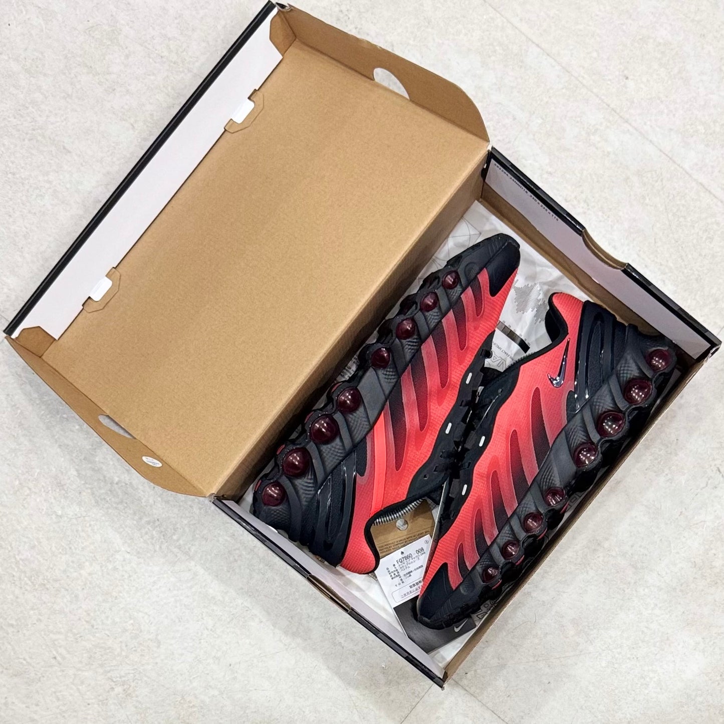 FQ7860-008 Nike Air Max DN8 Bred