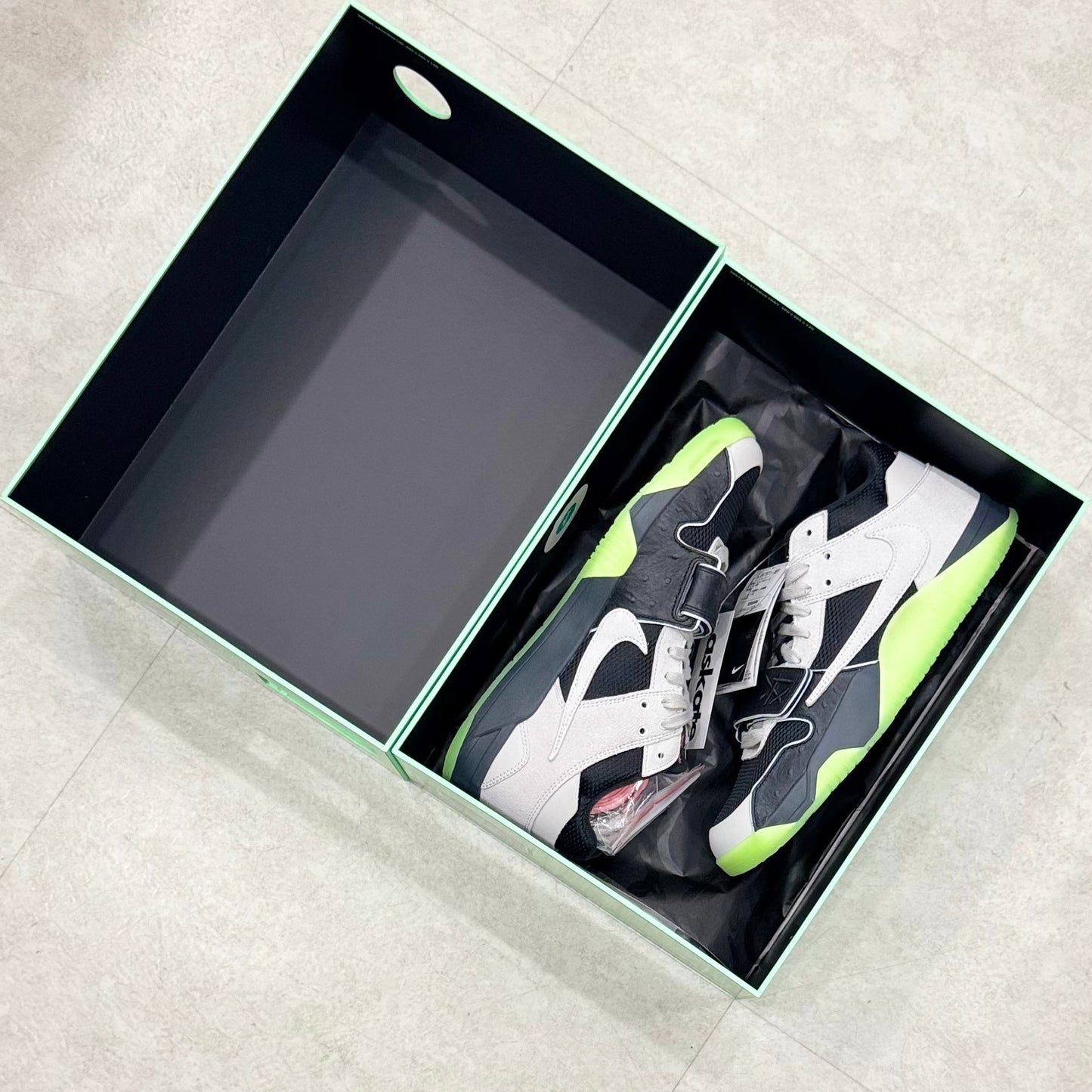 IH7971-001 Nike Jumpman Jack Travis Scott Chase B