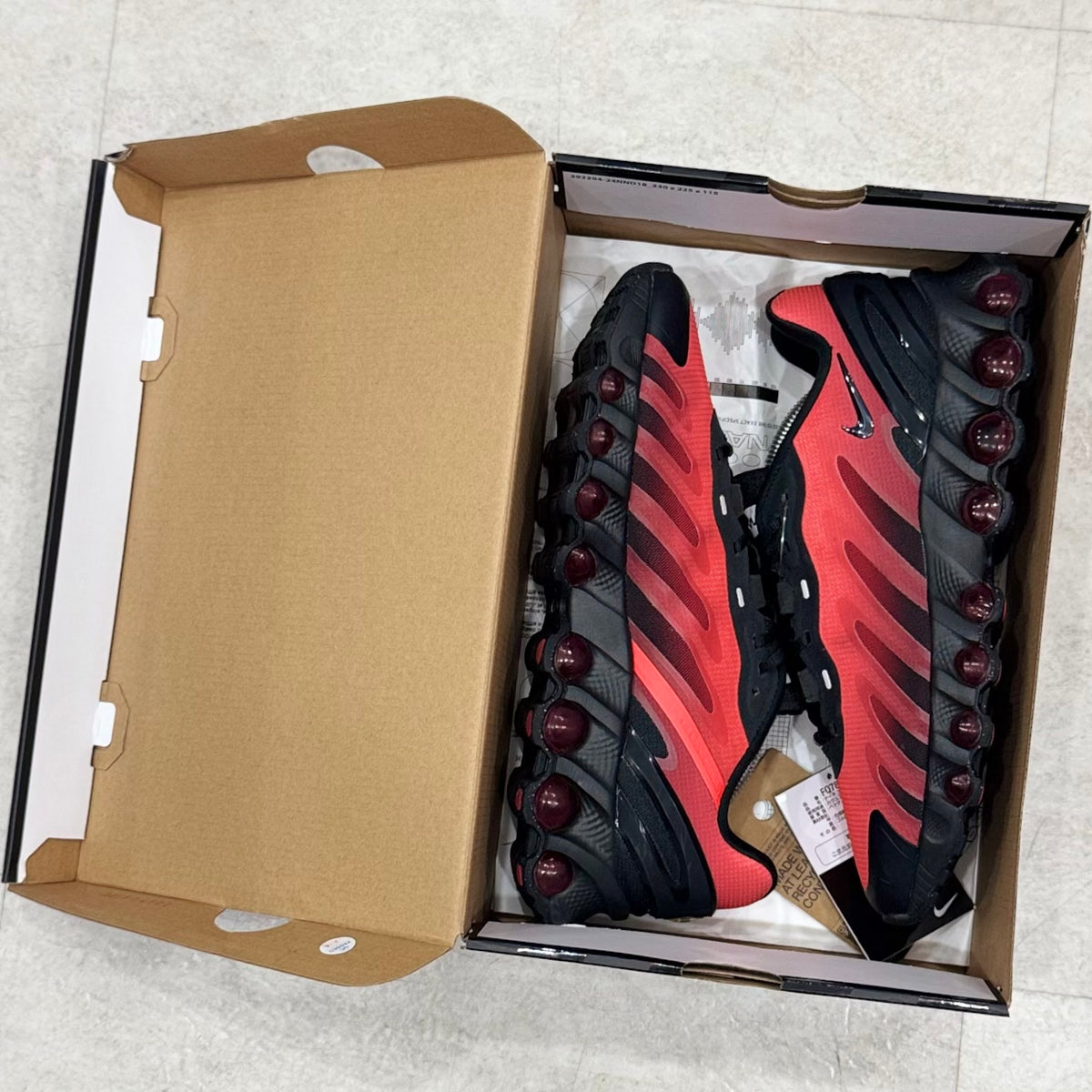 FQ7860-008 Nike Air Max DN8 Bred