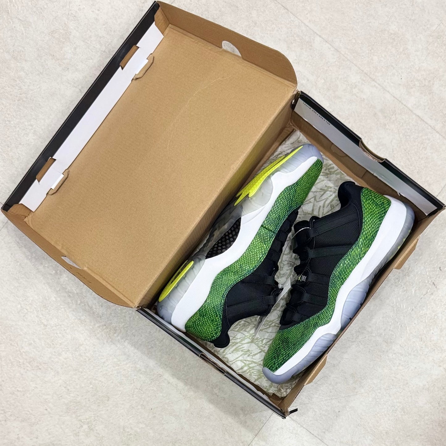 528895-033 Nike Air Jordan 11 Green Snake