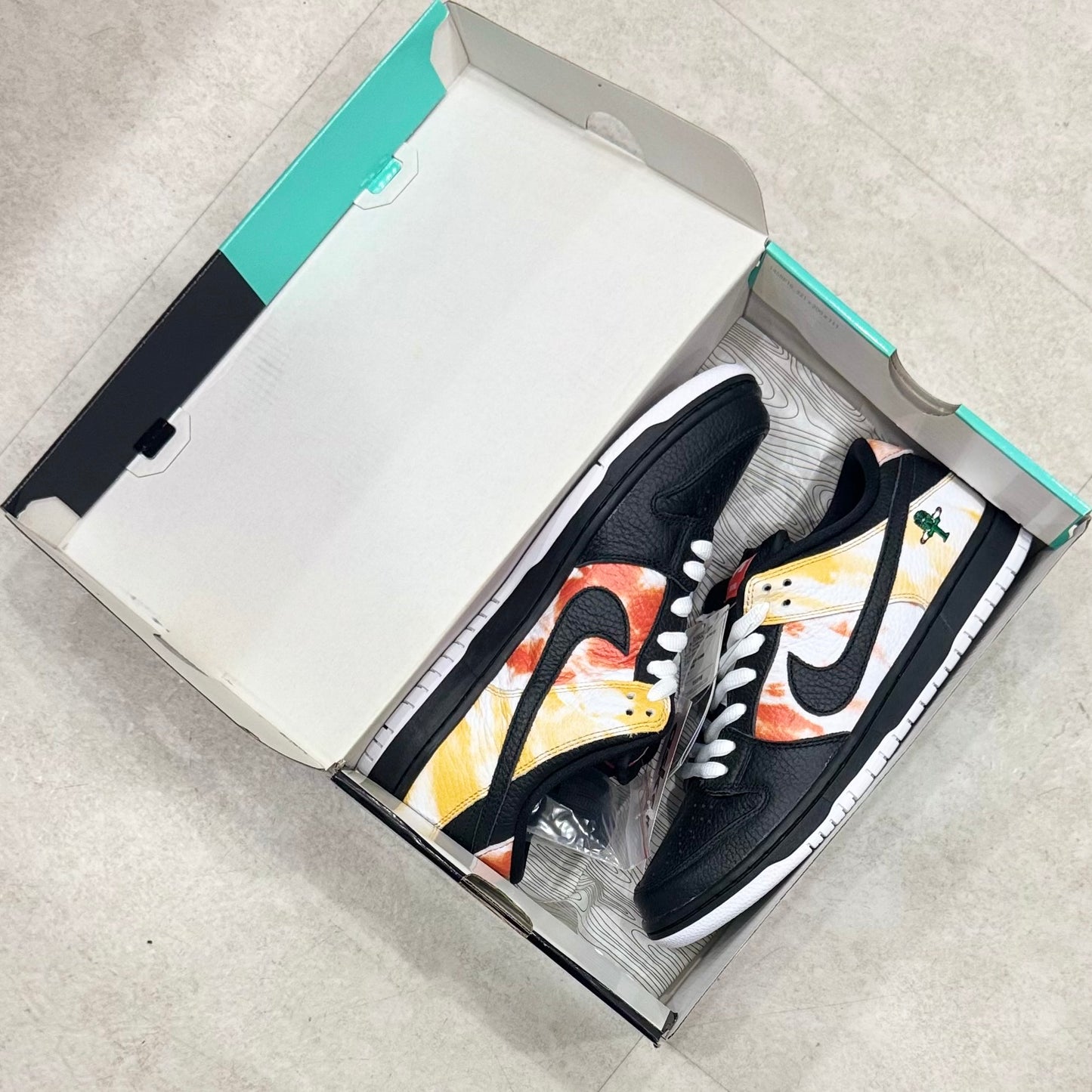 BQ6832-001 Nike SB Dunk Roswell Rayguns Black Tie-Dye
