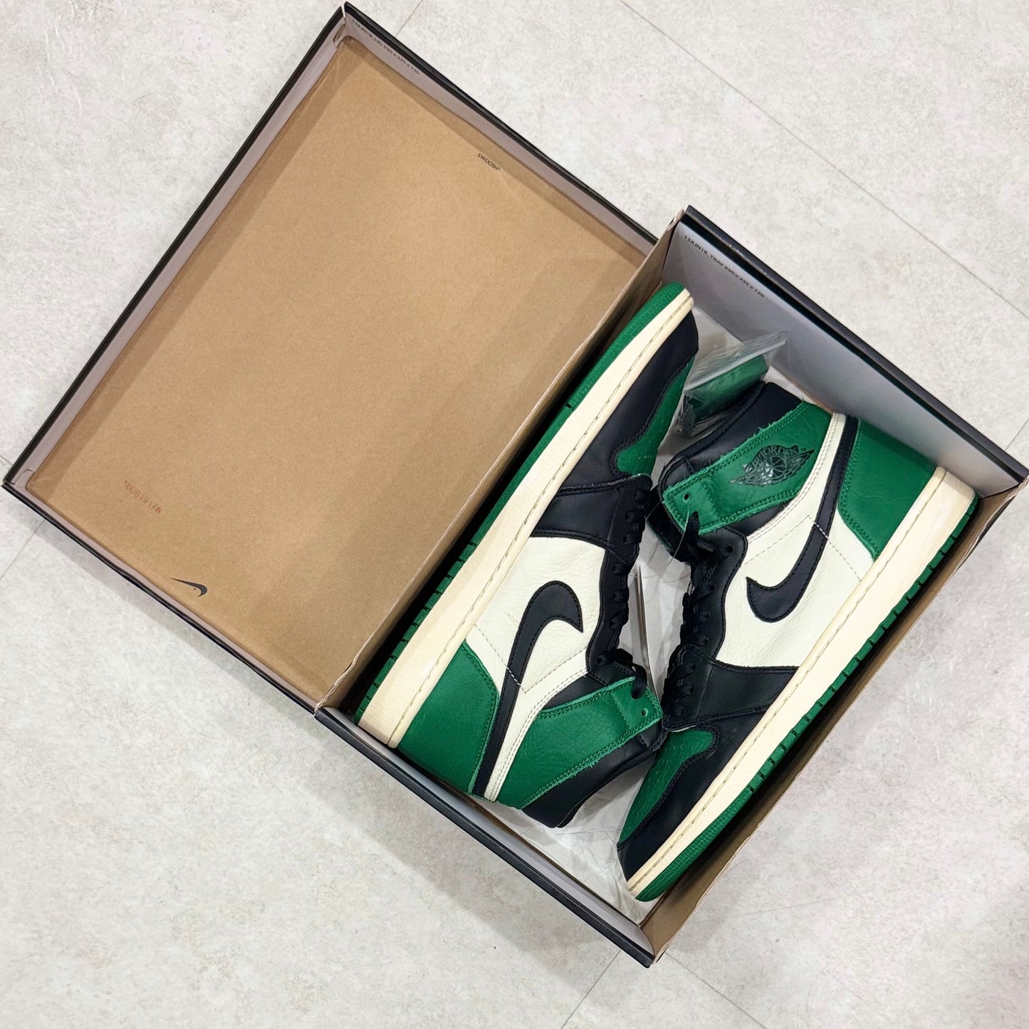 555088-302 Nike Air Jordan 1 Pine Green 2018