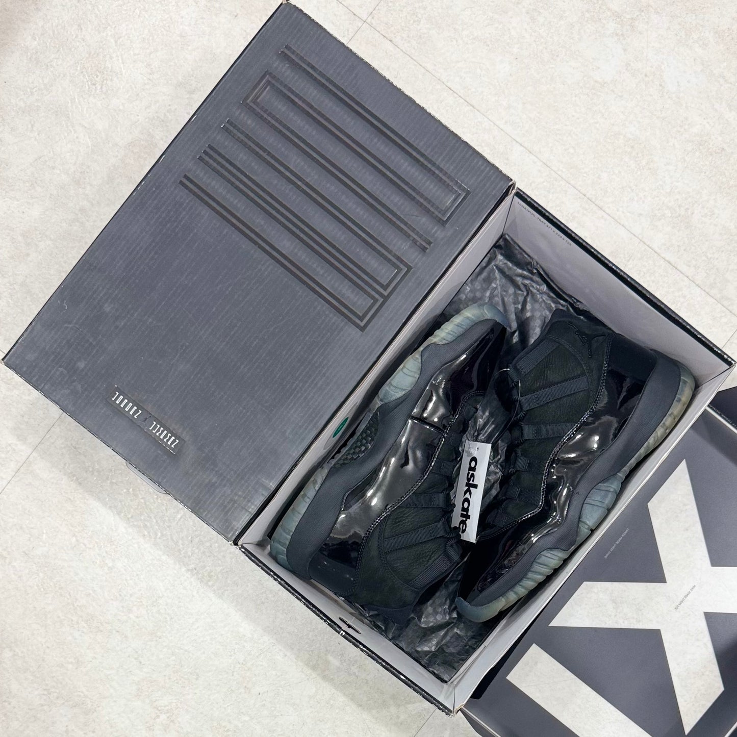 378037-005 Nike Air Jordan 11 Cap And Gown
