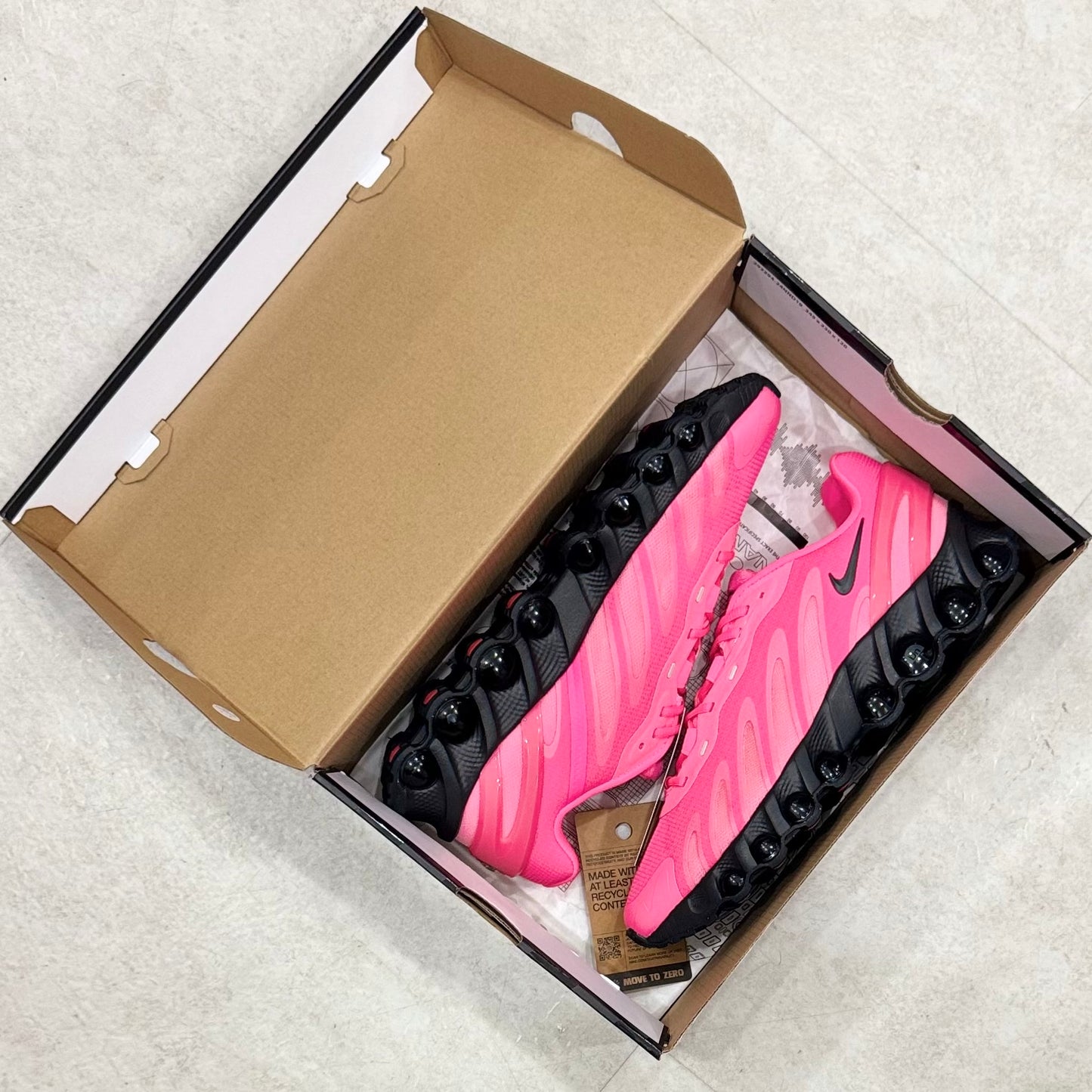 FQ7860-600 Nike Air Max DN8 Hyper Pink