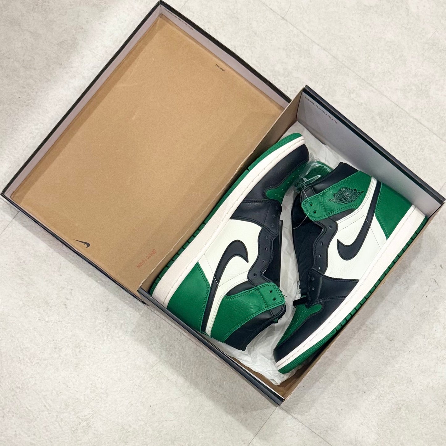 555088-302 Nike Air Jordan 1 Pine Green 2018