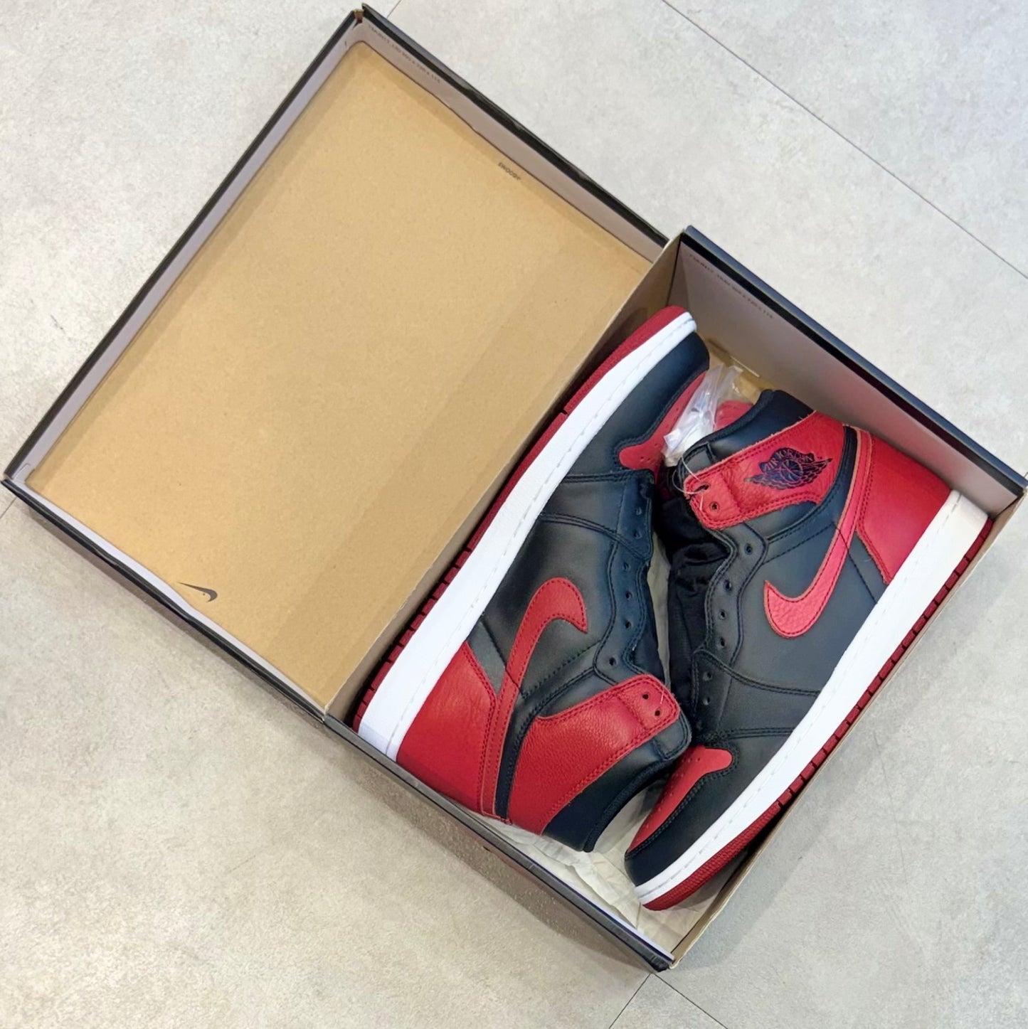 555088-001 Nike Air Jordan 1 Bred 2016