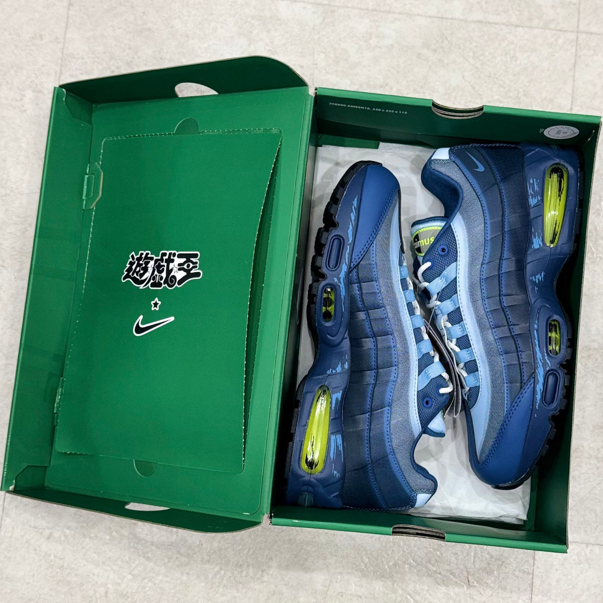 II7404-400 Nike Air Muscle 95 Yu-Gi-Oh! Joey