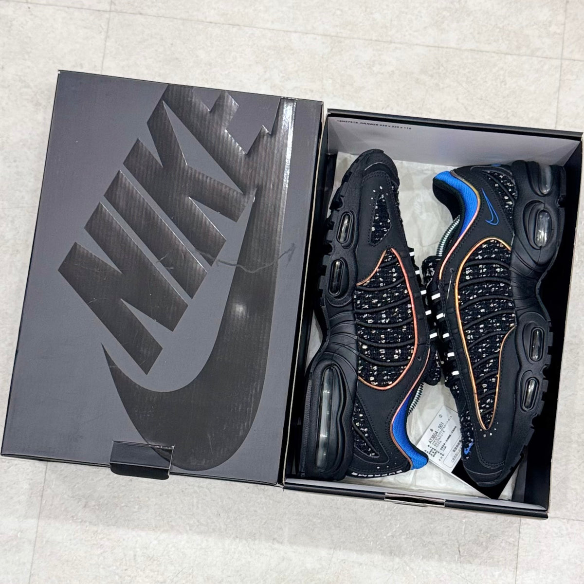 AT3854-001 Nike Air Max Tailwind 4 Supreme Black