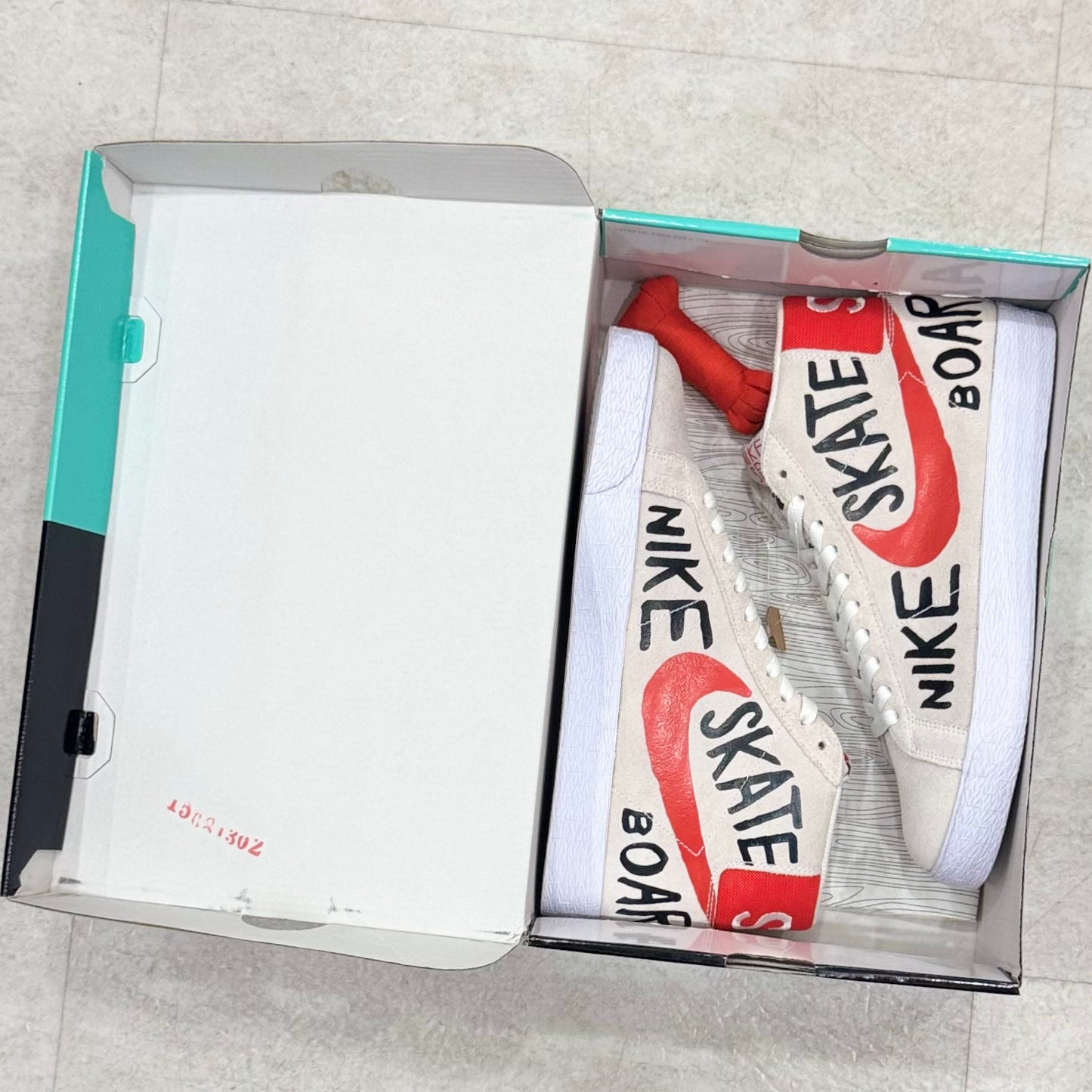 819861-188 Nike SB Blazer Geoff McFetridge Summit White