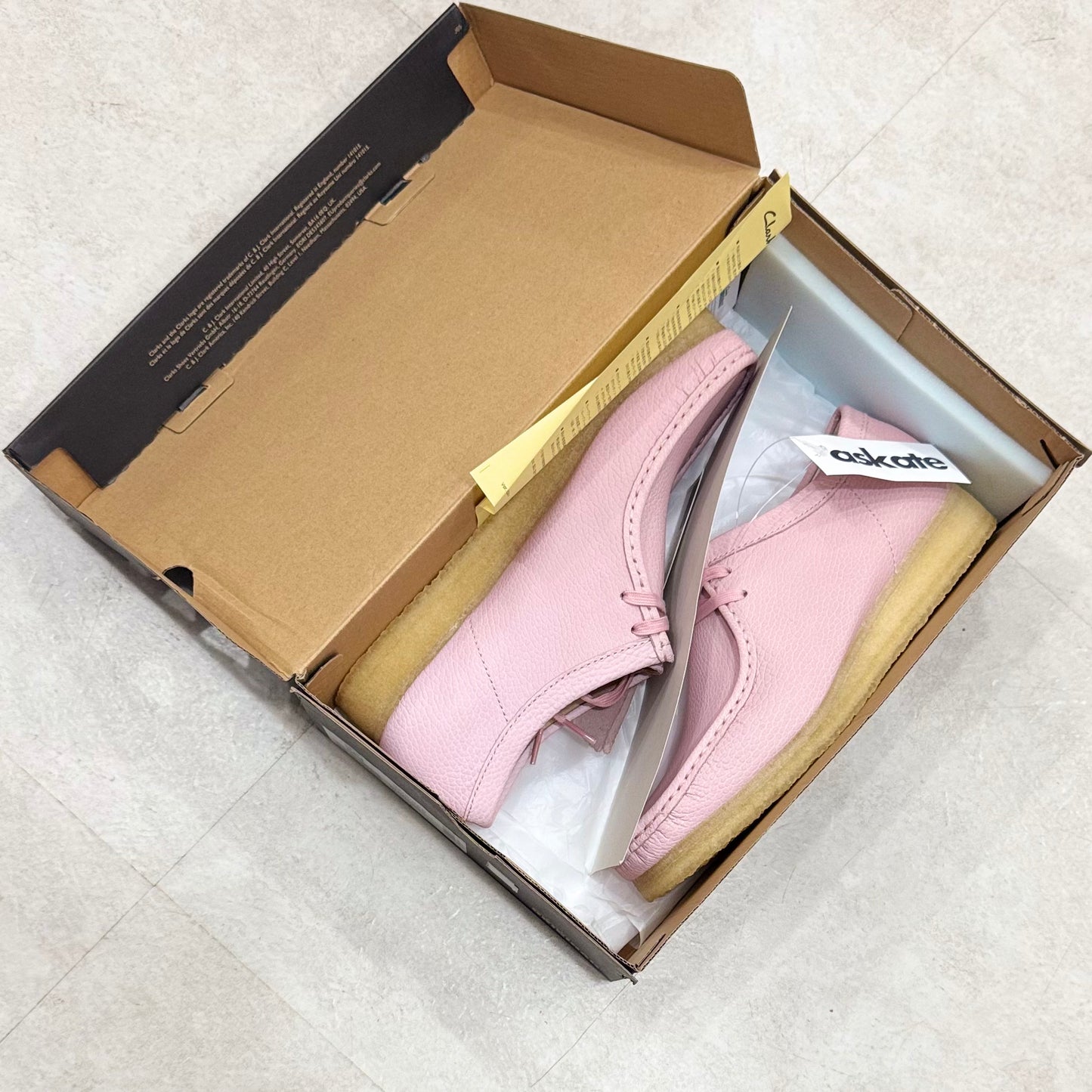 61907575 Clarks Wallabee Supreme