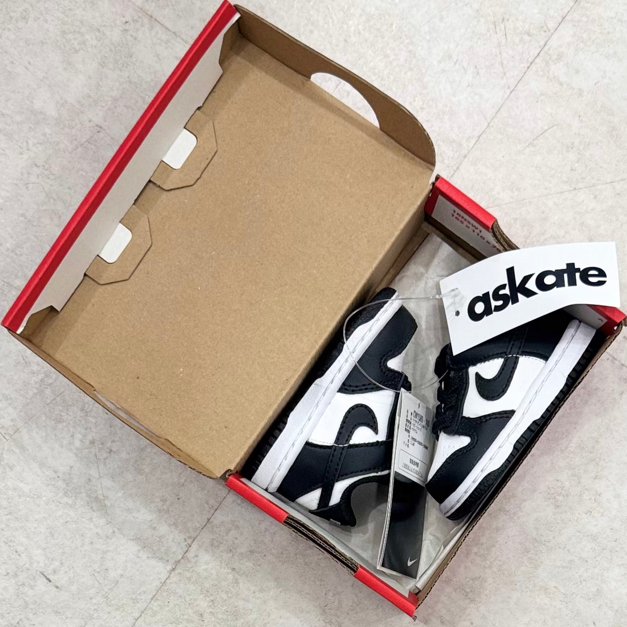 CW1589-100 Nike Dunk Panda