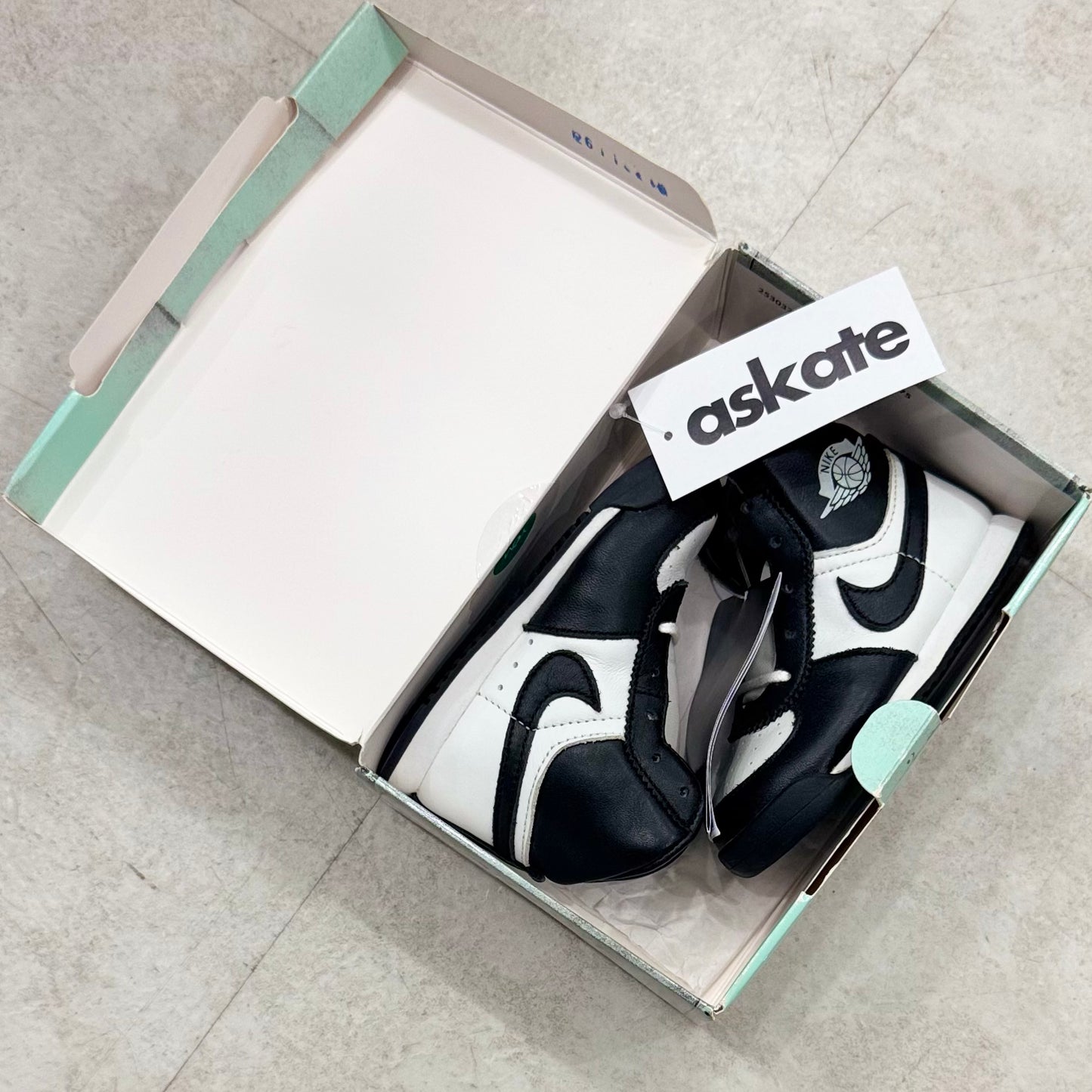 DV3655-001 Nike Air Jordan 1 85 Panda