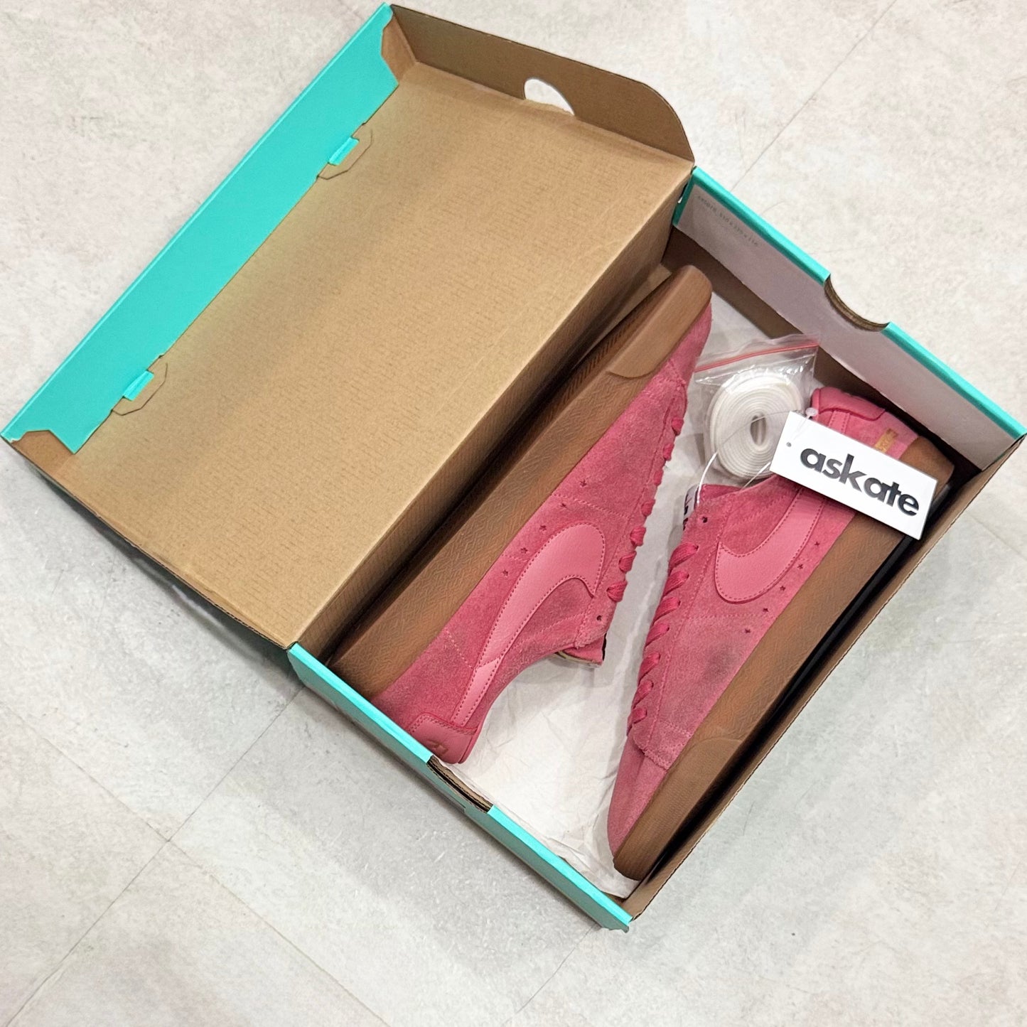 716890-669 Nike SB Blazer Supreme