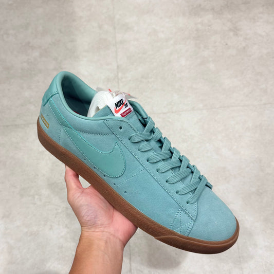 716890-009 Nike SB Blazer Supreme 2016
