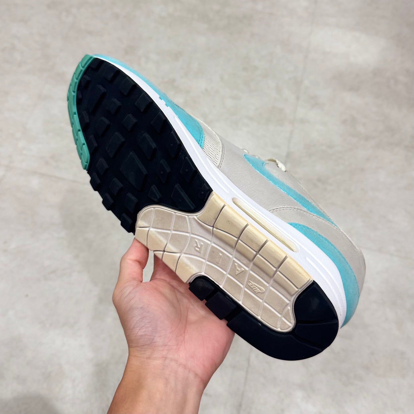 908375-105 Nike Air Max 1 Anniversary