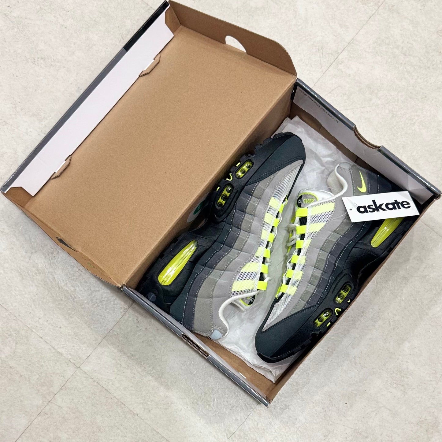 HM4740-001 Nike Air Max 95 OG Neon
