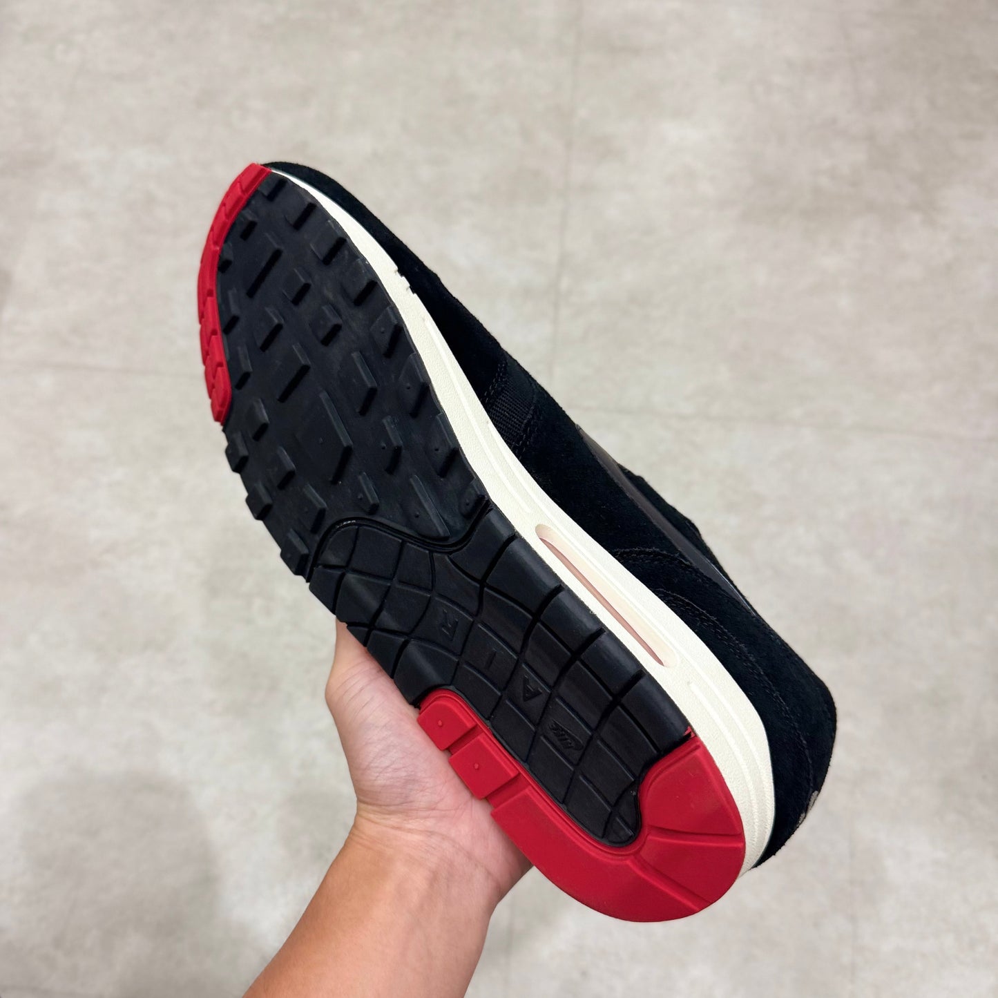 875844-007 Nike Air Max 1 Bred