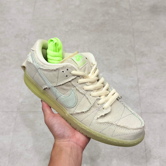 DM0774-111 Nike SB Dunk Mummy