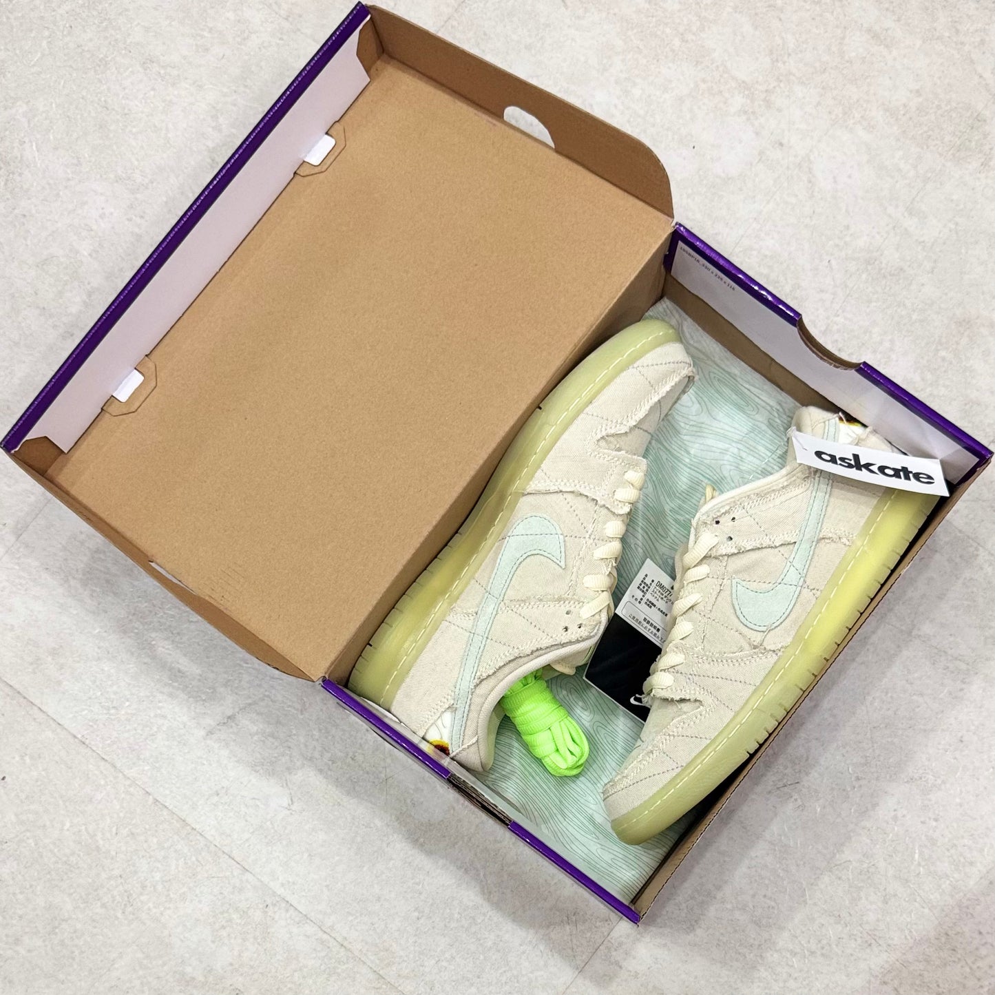 DM0774-111 Nike SB Dunk Mummy