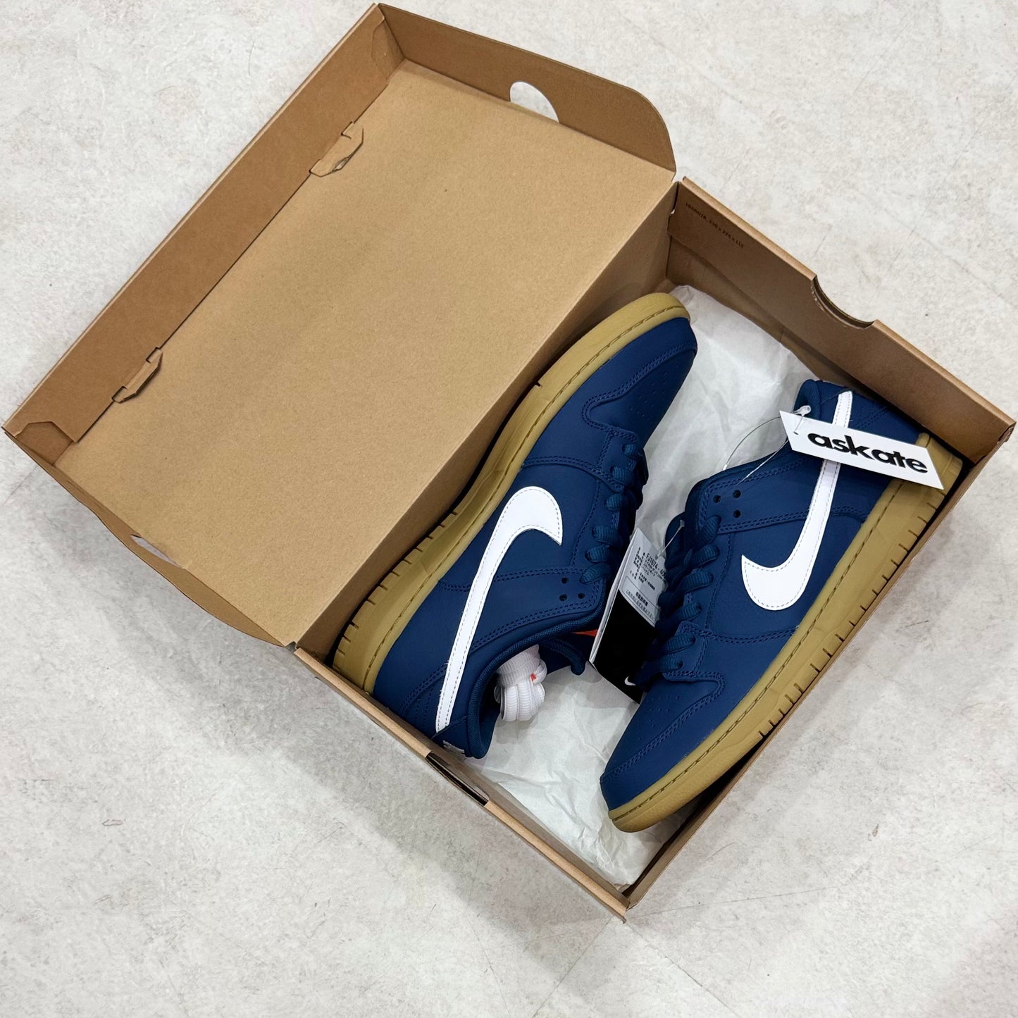 FJ1674-400 Nike SB Dunk Navy Gum