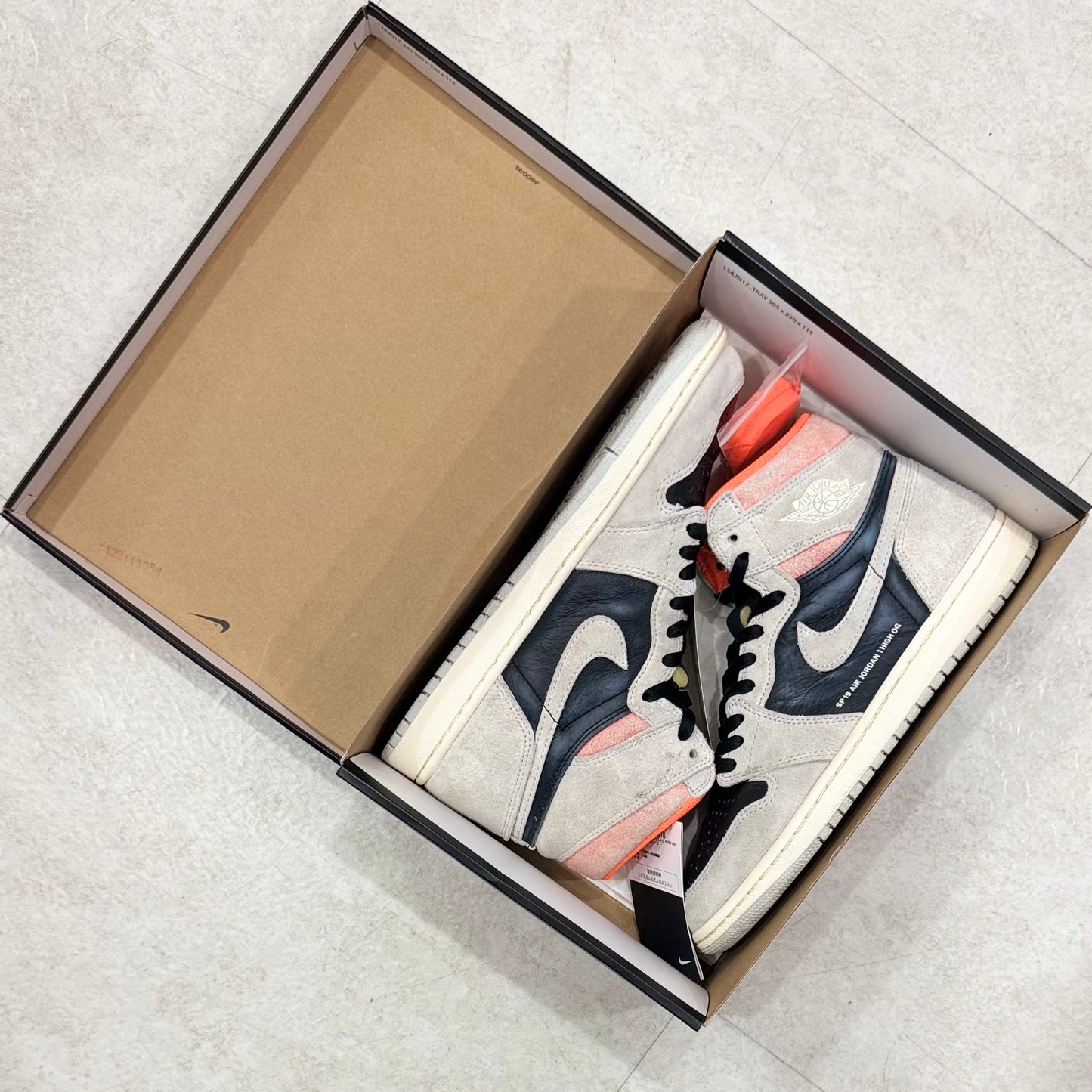 555088-018 Nike Air Jordan 1 Hyper Crimson