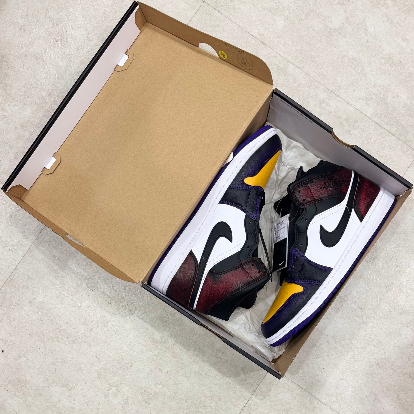 IQ9383-611 Nike  Air Jordan 1 La To Chicago