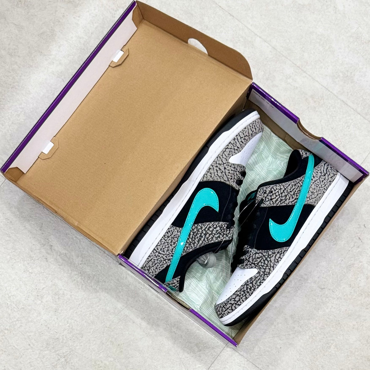 BQ6817-009 Nike SB Dunk Atmos Elephant