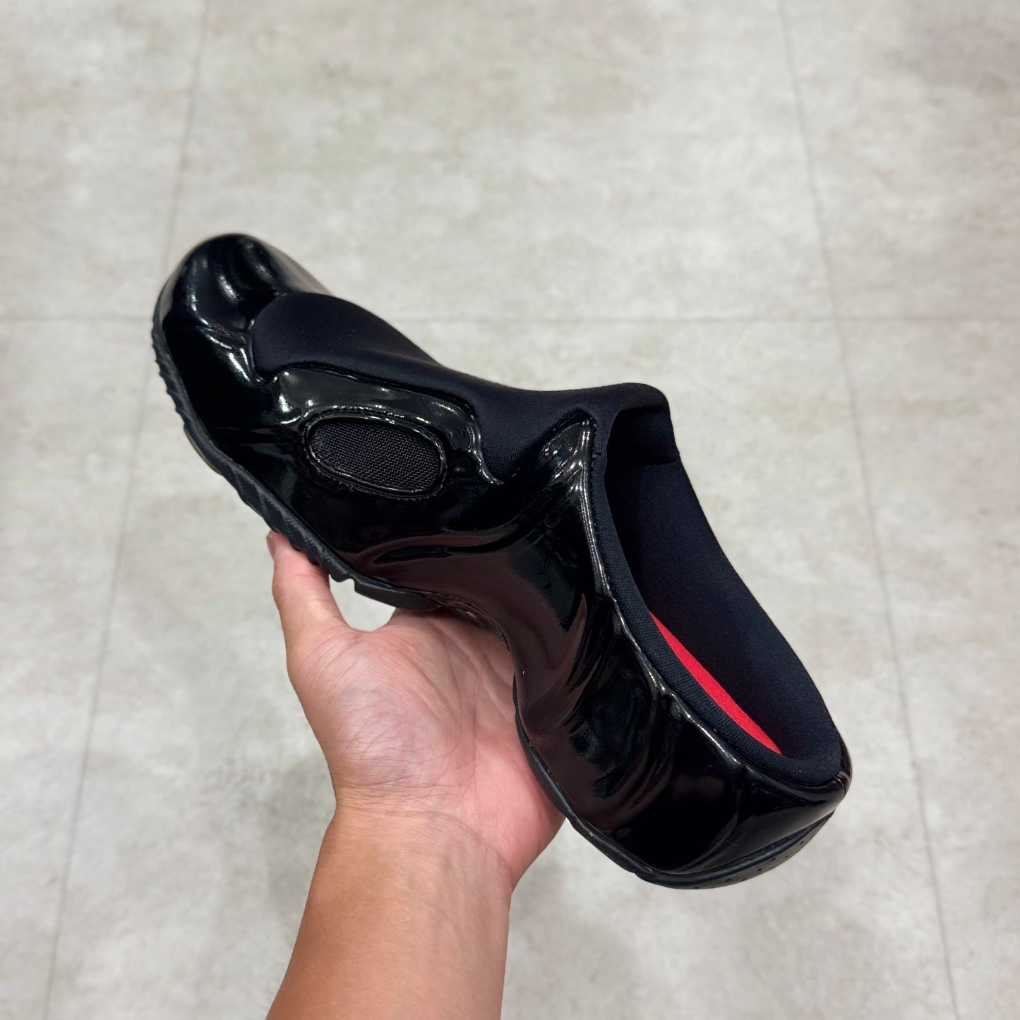 HJ6215-001 Nike Clogposite Supreme Black