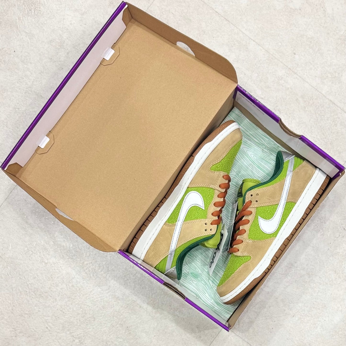 FQ7585-200 Nike SB Dunk Escargot
