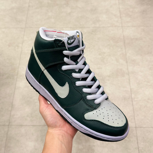 305050-302 Nike SB Dunk Ghost