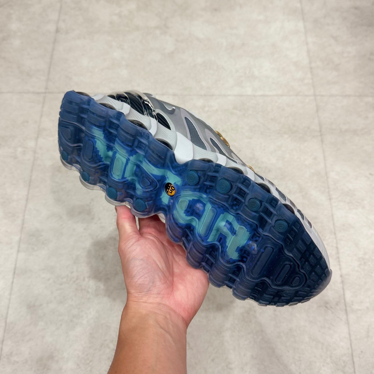 IF2733-001 Nike Air Max DN8 Victor Victor Tokyo