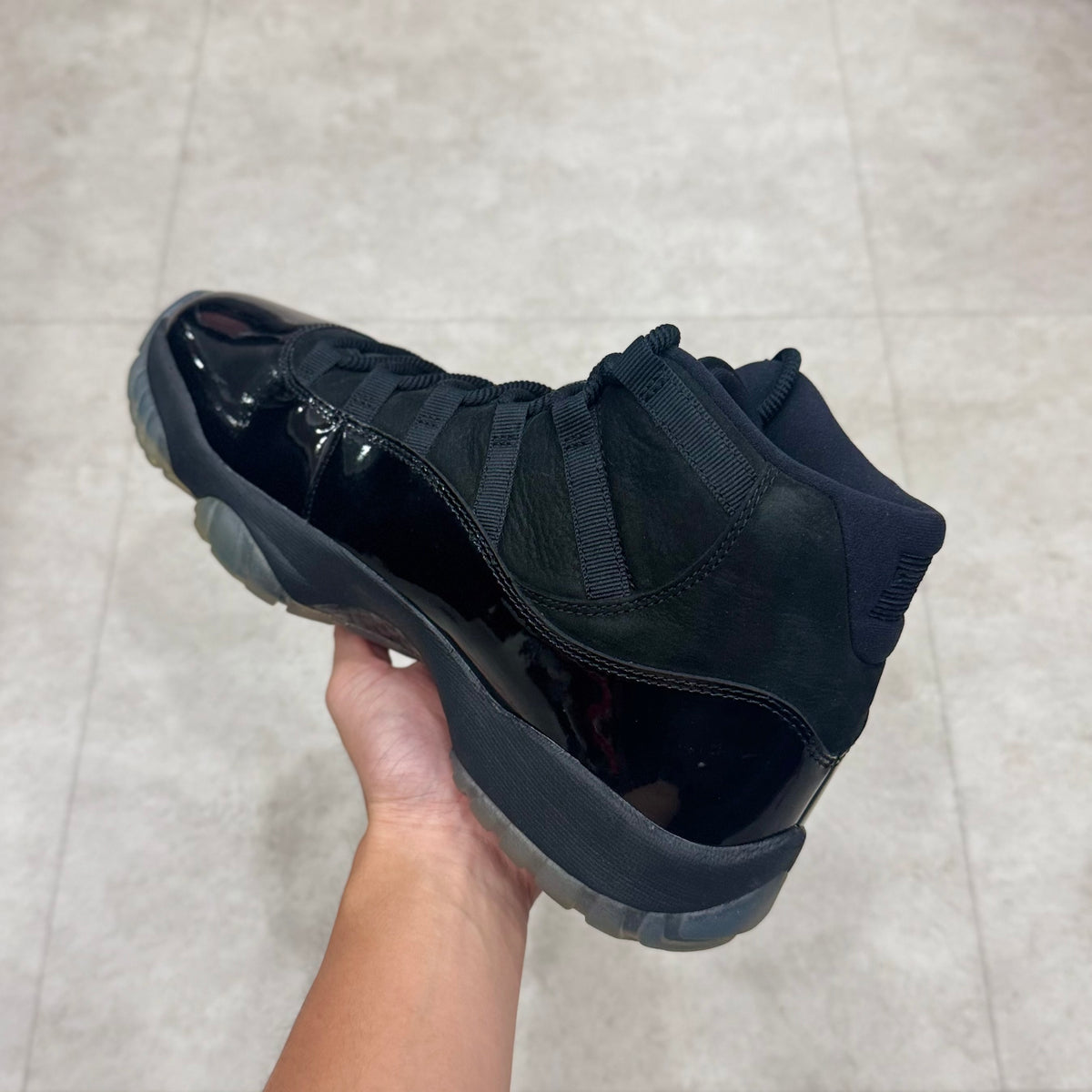 378037-005 Nike Air Jordan 11 Cap And Gown