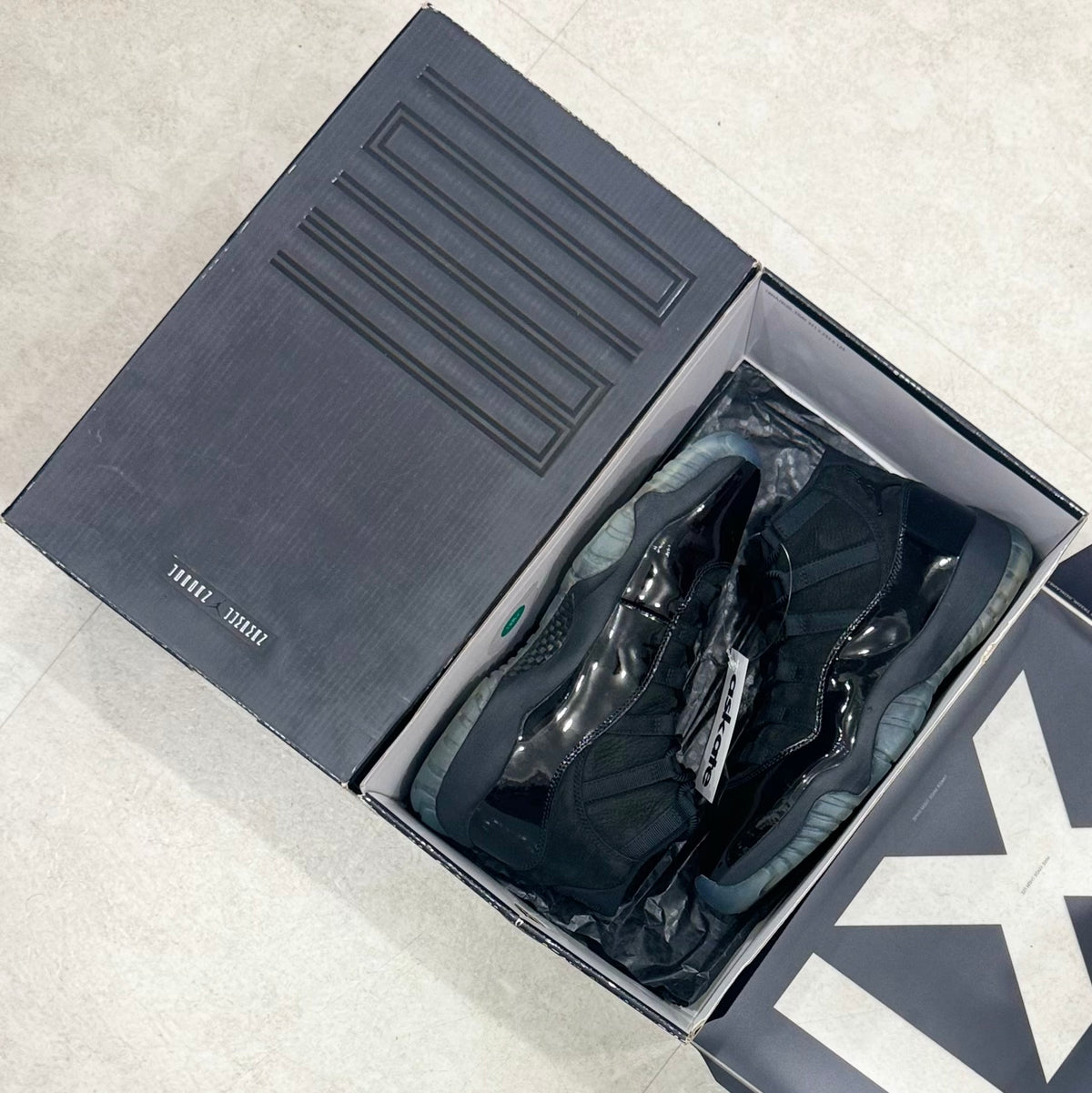378037-005 Nike Air Jordan 11 Cap And Gown
