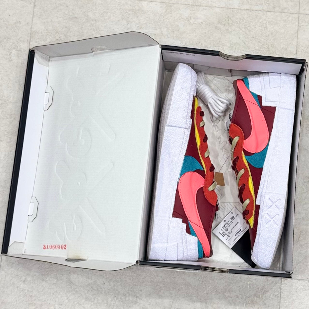 DM7901-600 Nike Blazer Sacai Kaws Team Red