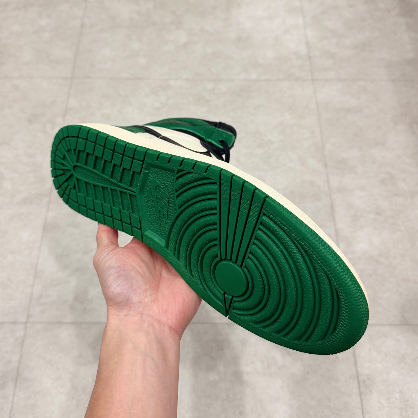555088-302 Nike Air Jordan 1 Pine Green 2018