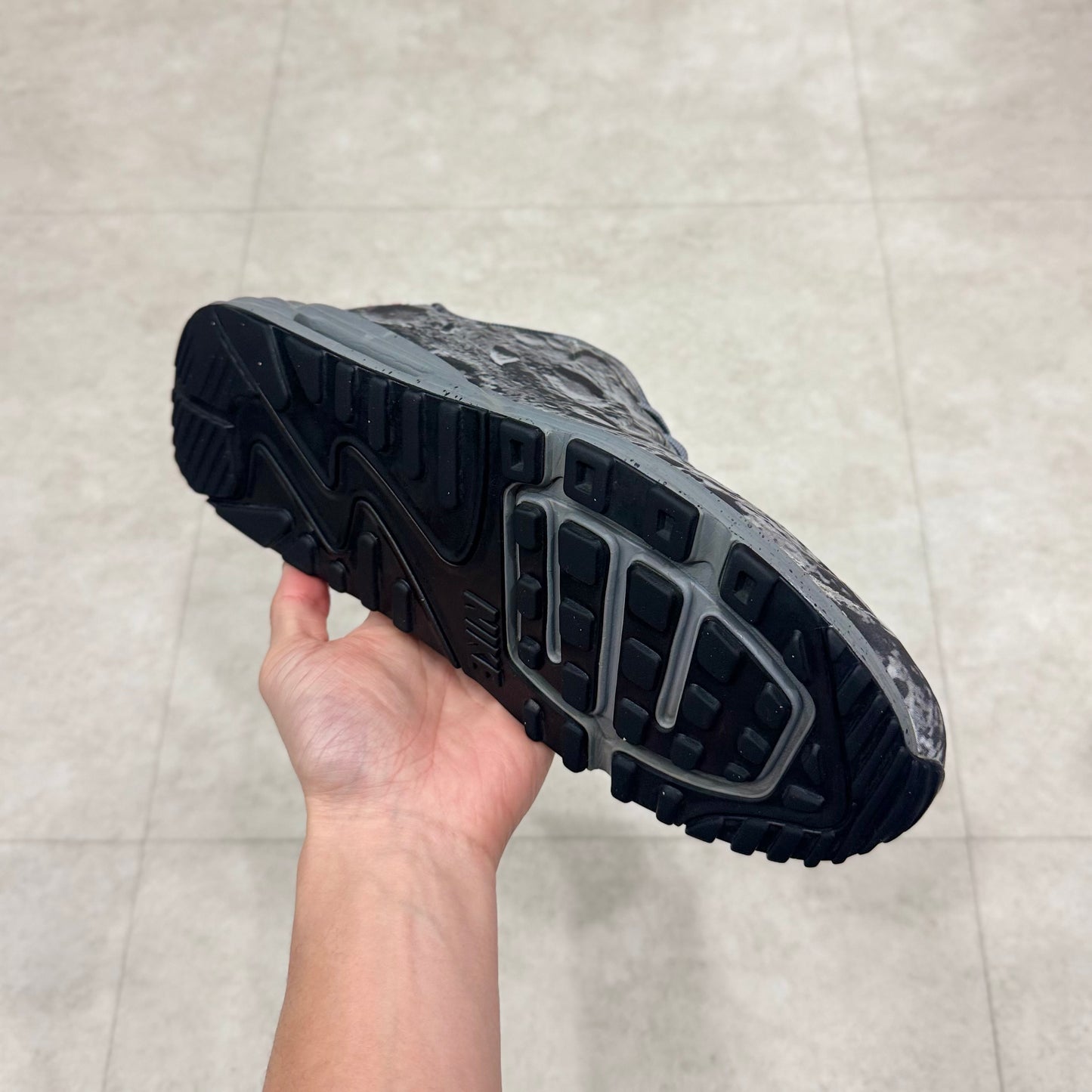 700098-007 Nike Air Max Lunar90 Moon Landing