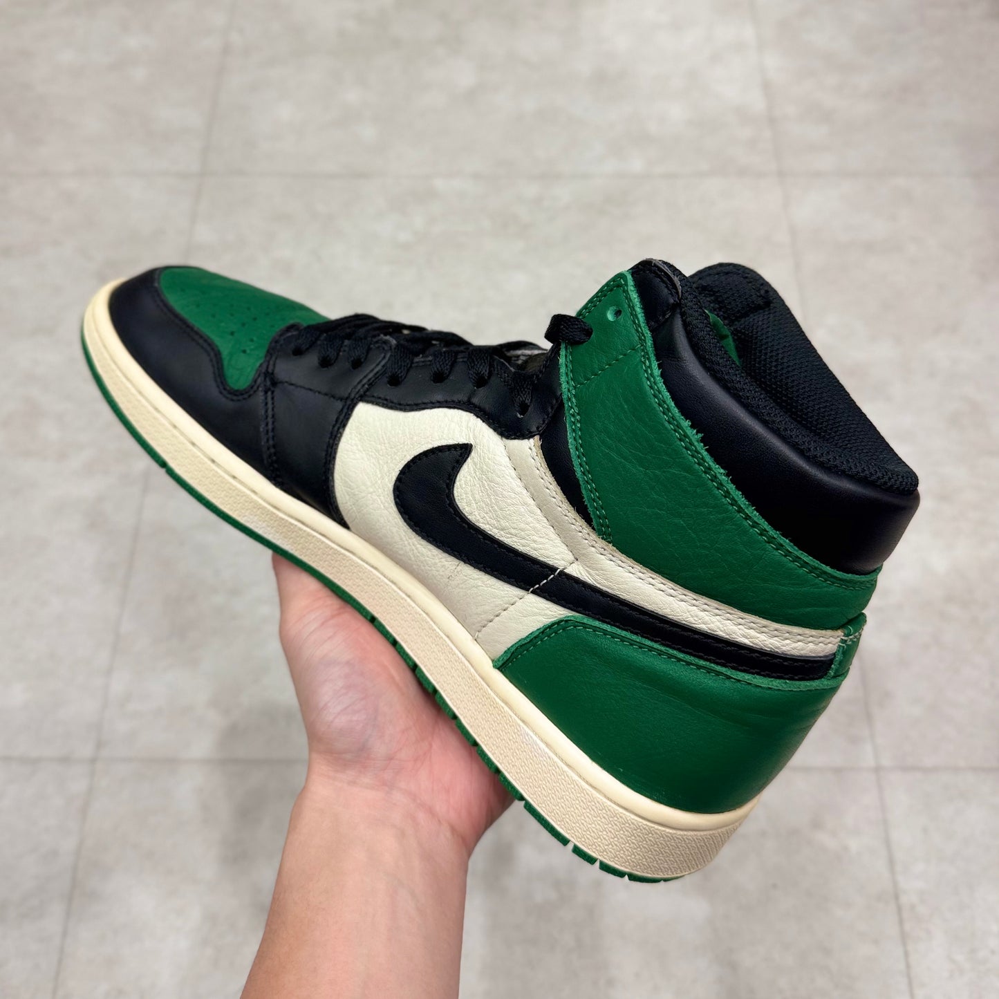 555088-302 Nike Air Jordan 1 Pine Green 2018