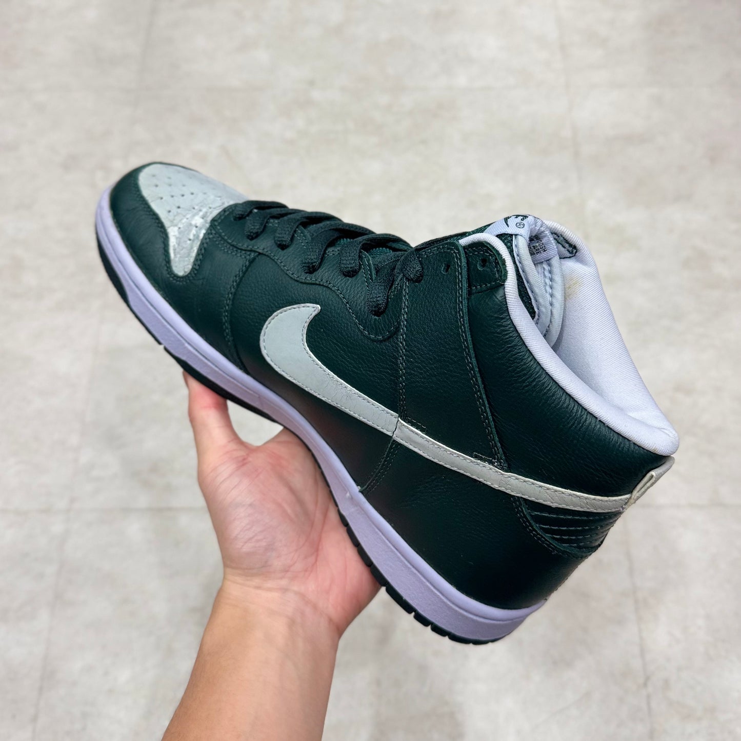 305050-302 Nike SB Dunk Ghost