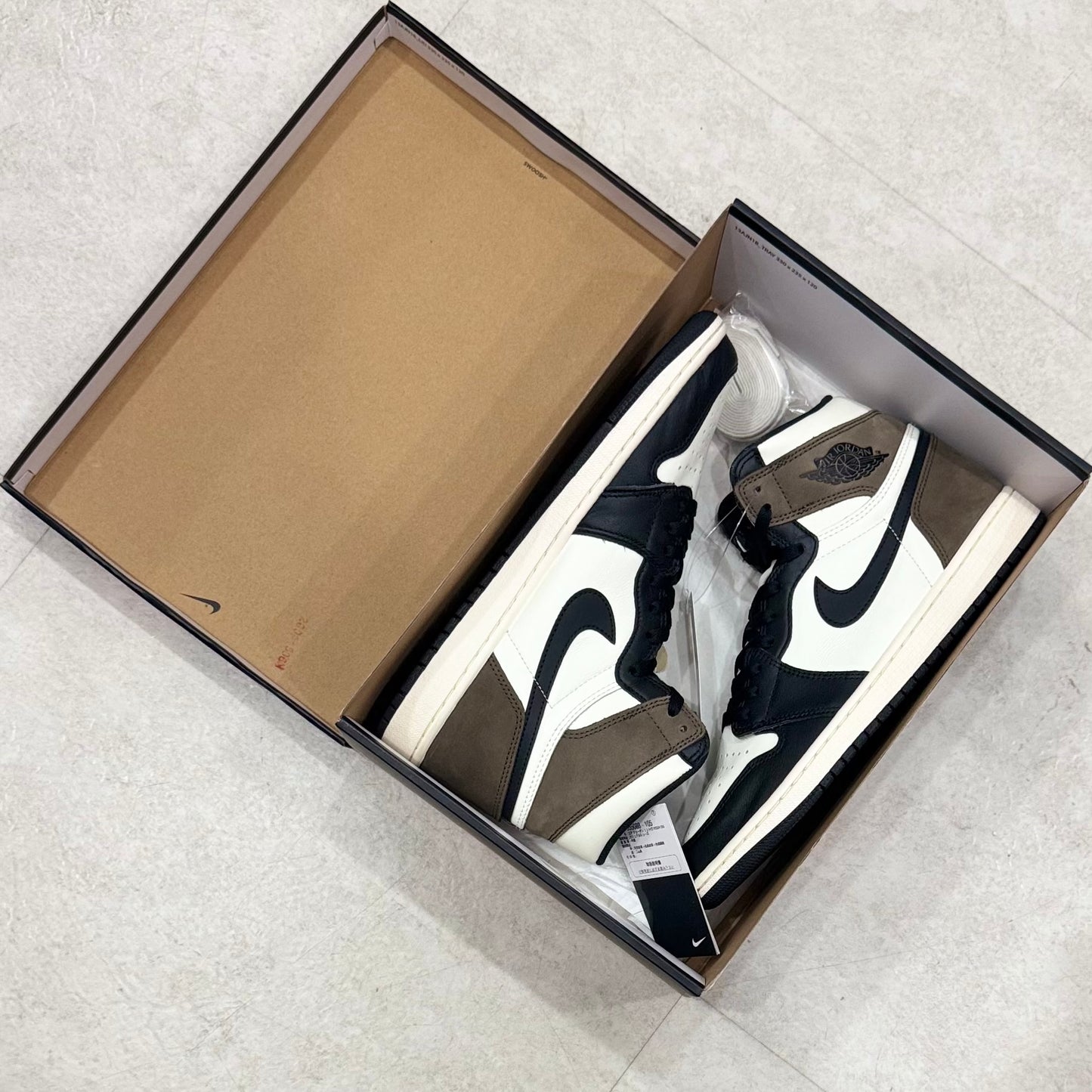 555088-105 Nike Air Jordan 1 Dark Mocha 2020