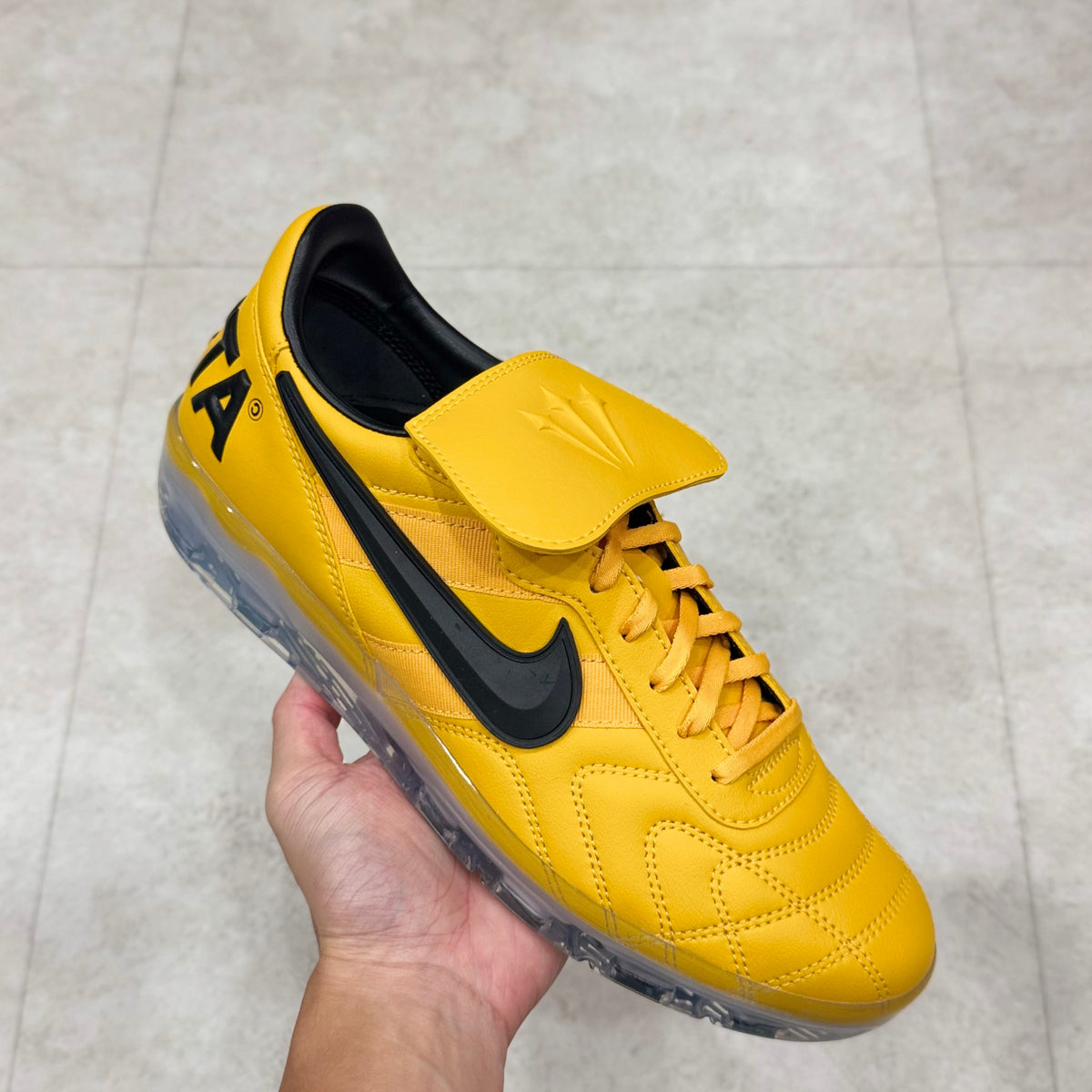 IM0703-700 Nike Cryoshot Tiempo Nocta