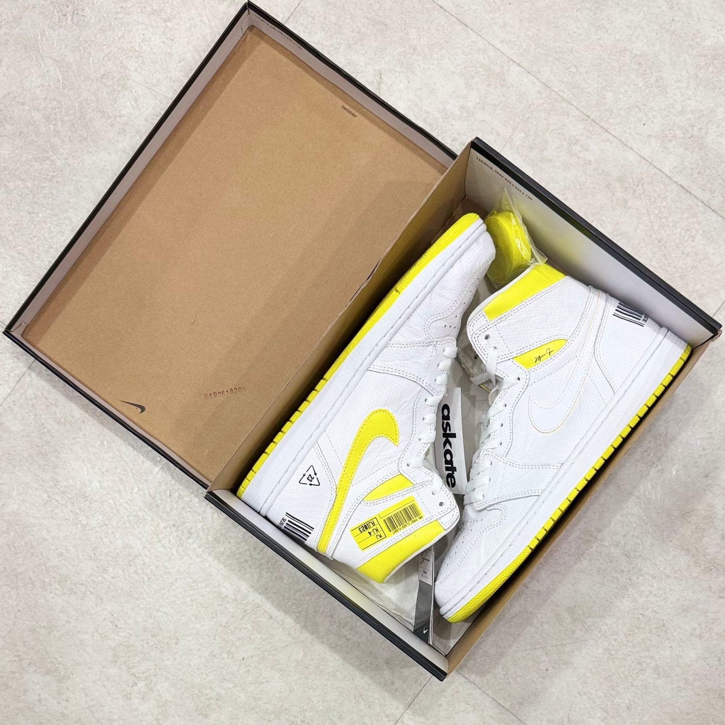 555088-170 Nike Air Jordan 1 First Class Flight