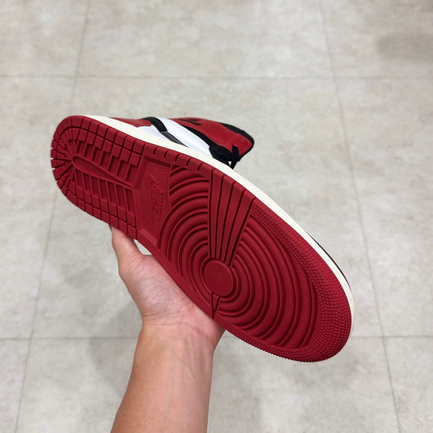 DZ5485-106 Nike Air Jordan 1 Black Toe 2025
