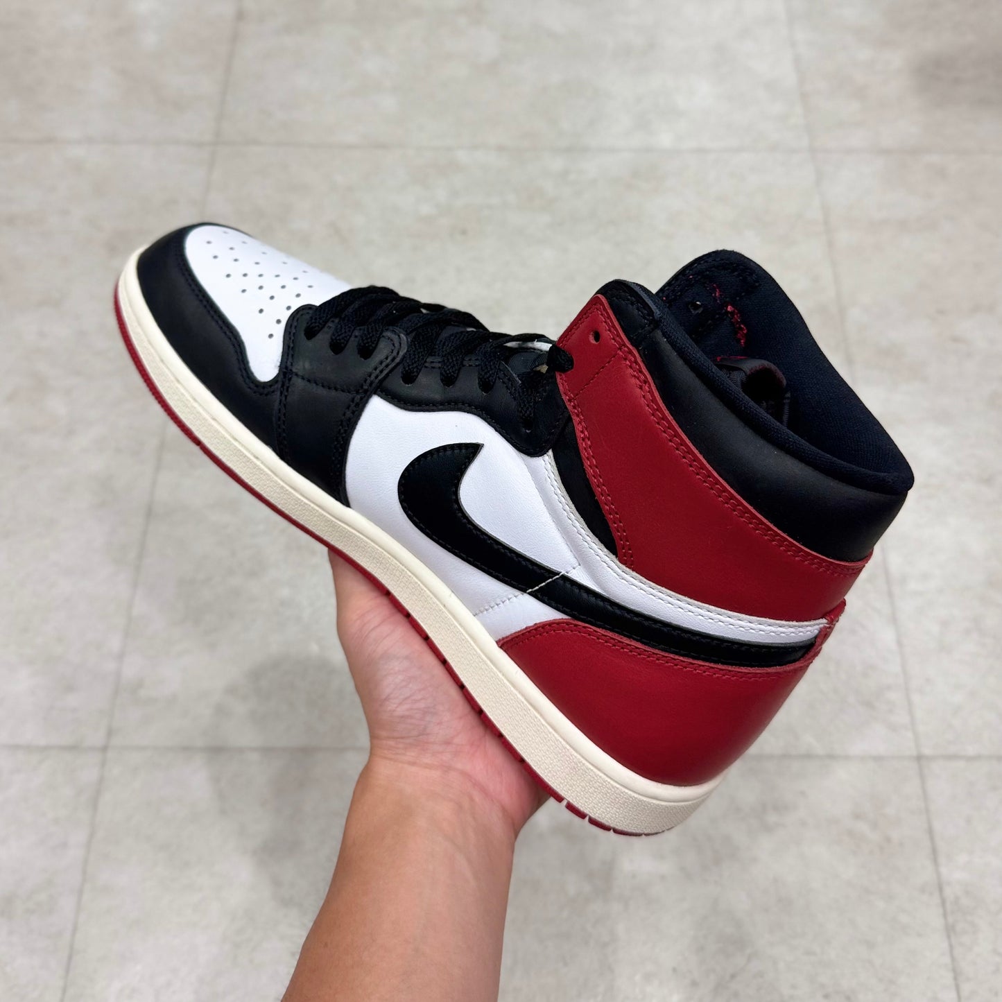 DZ5485-106 Nike Air Jordan 1 Black Toe 2025