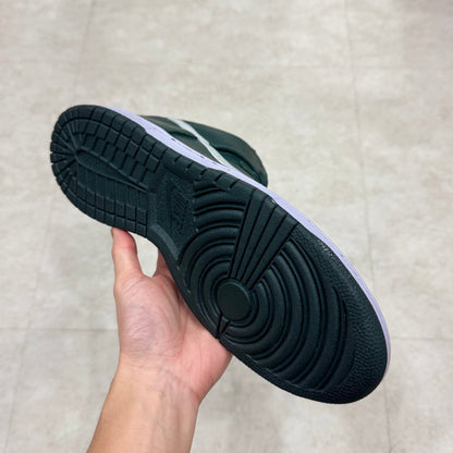 305050-302 Nike SB Dunk Ghost