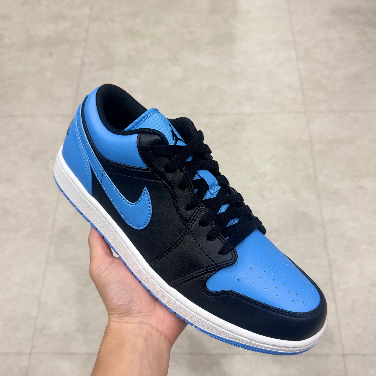 553558-041 Nike Air Jordan 1 UNC 2023